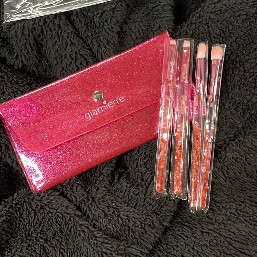 Glamierre Set of 4 eyeshadow brushes